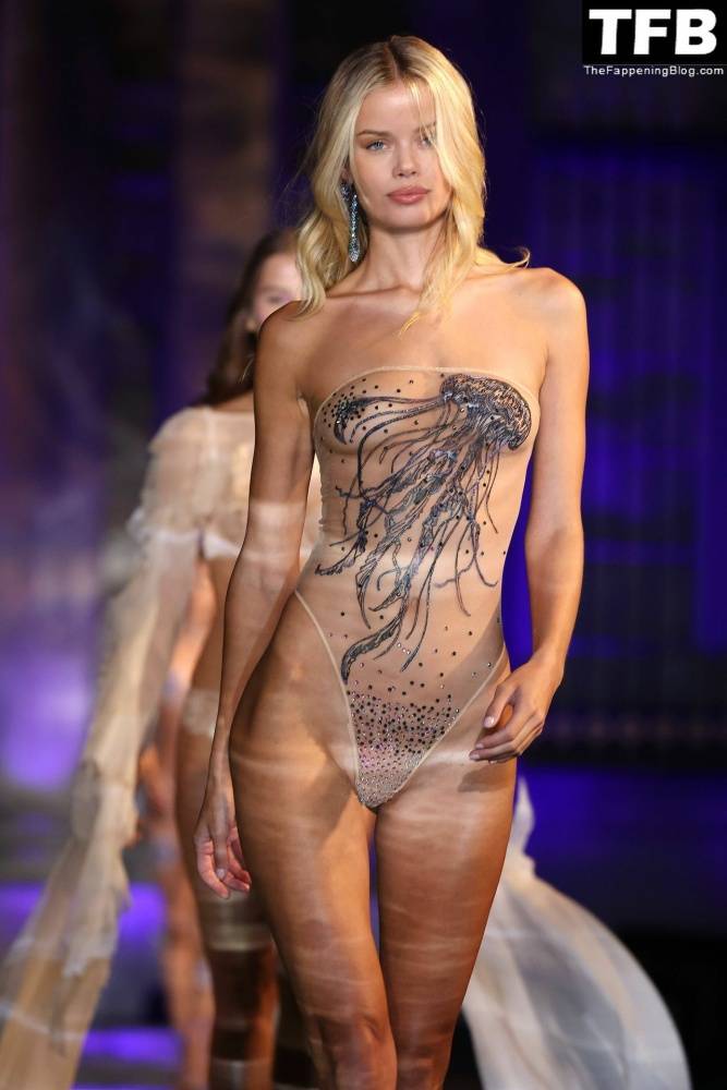 Frida Aasen Flaunts Her Nude Tits & Sexy Legs at the Etam Womenswear Show in Paris - #16