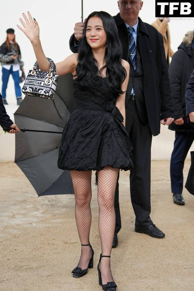 Leggy Kim Ji-soo Attends the Dior Fashion Show in Paris - #4