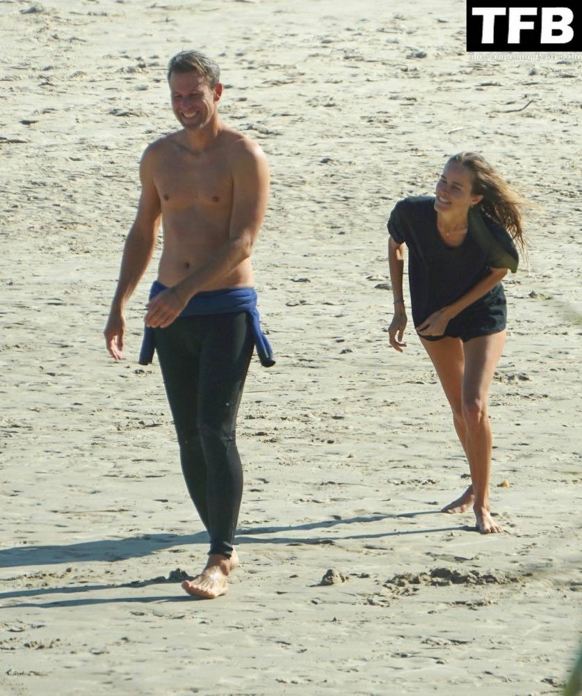 Isabel Lucas is Pictured with Her Boyfriend at Beach in Byron Bay - #15