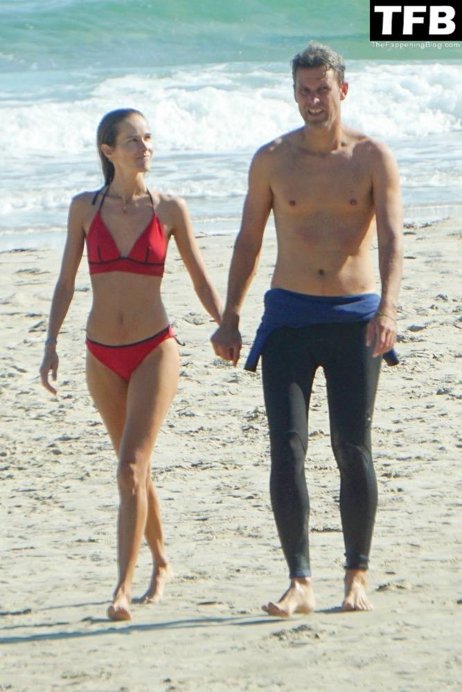 Isabel Lucas is Pictured with Her Boyfriend at Beach in Byron Bay - #16