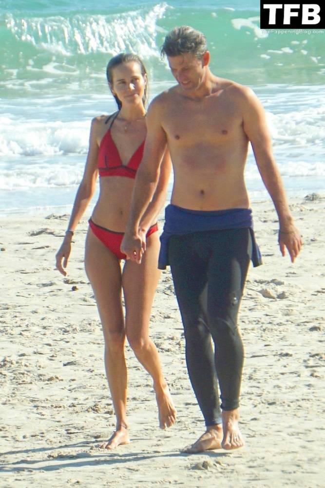 Isabel Lucas is Pictured with Her Boyfriend at Beach in Byron Bay - #6