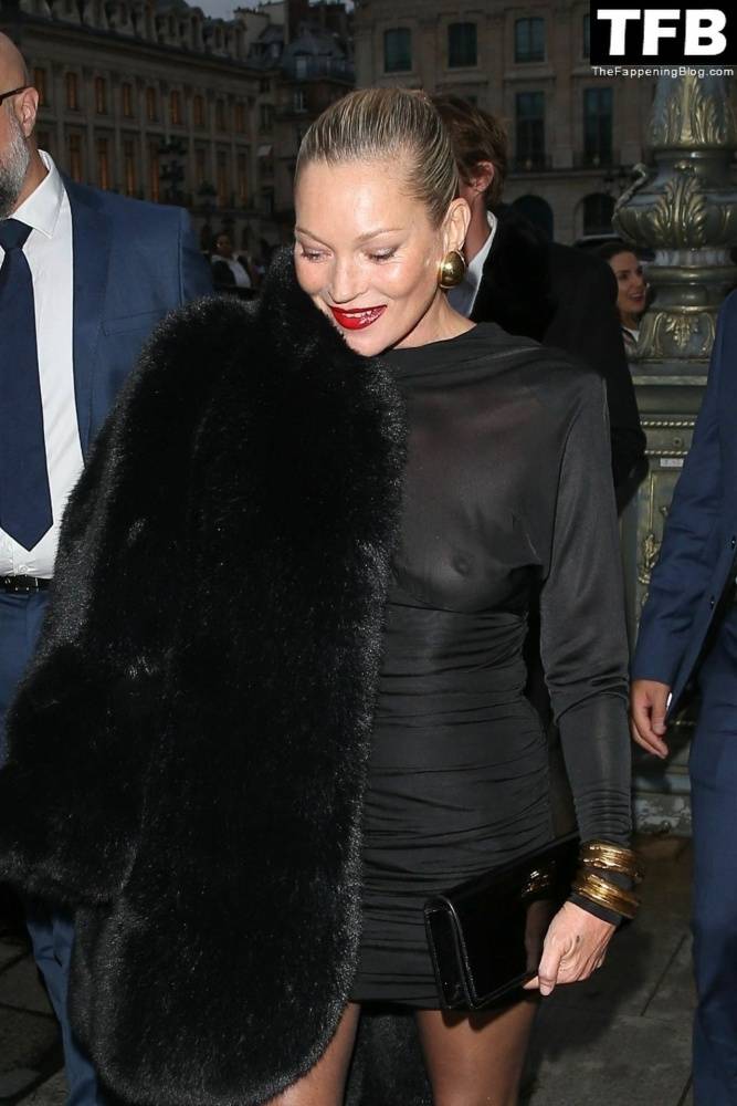 Kate Moss Flashes Her Nude Tits as She Arrives at the Saint Laurent Fashion Show in Paris - #20