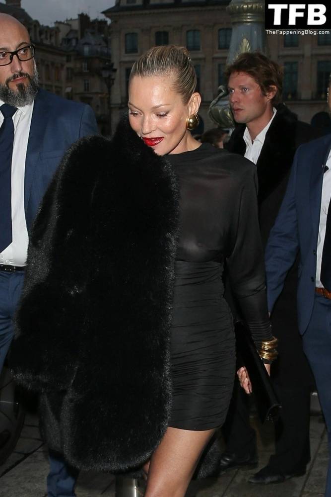 Kate Moss Flashes Her Nude Tits as She Arrives at the Saint Laurent Fashion Show in Paris - #55