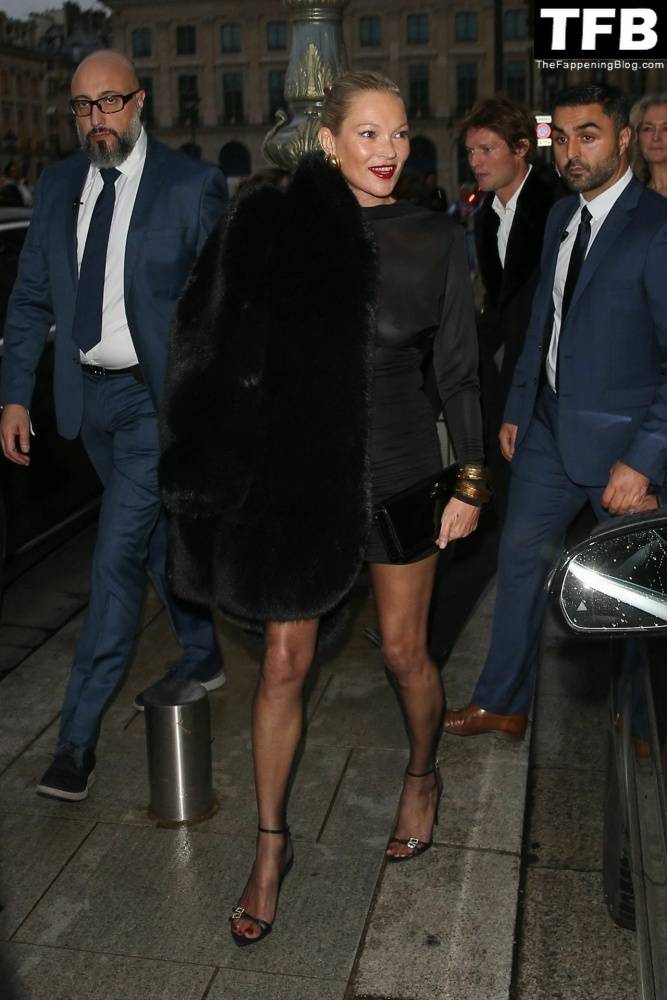 Kate Moss Flashes Her Nude Tits as She Arrives at the Saint Laurent Fashion Show in Paris - #38
