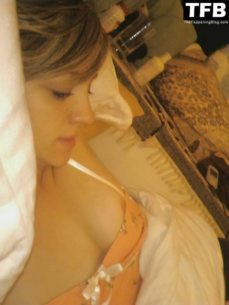 Abby Elliott Nude & Sexy Leaked The Fappening - #1