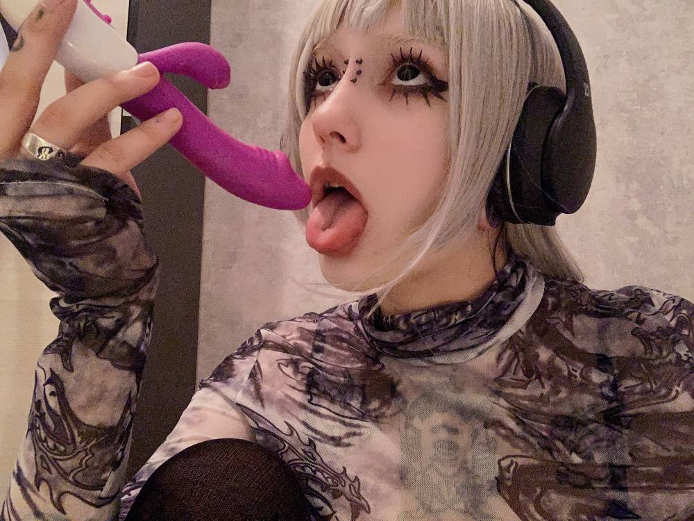 Sexy babe Ratt loves sucking her purple dildo - #1