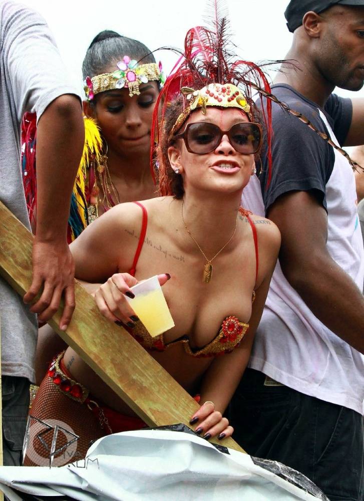 Rihanna Bikini Nip Slip Barbados Festival Photos Leaked - #8