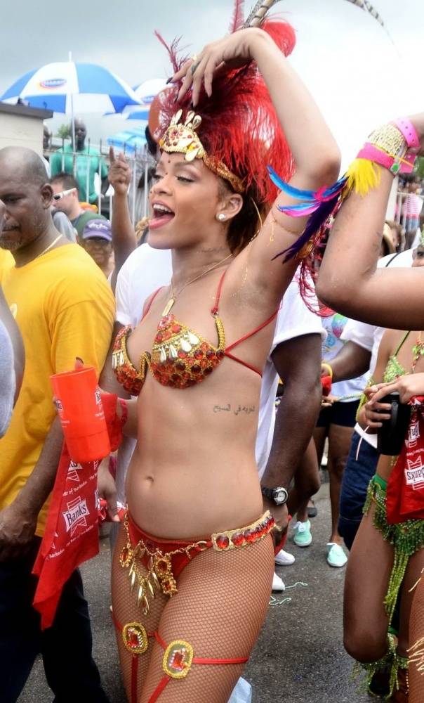 Rihanna Bikini Nip Slip Barbados Festival Photos Leaked - #16