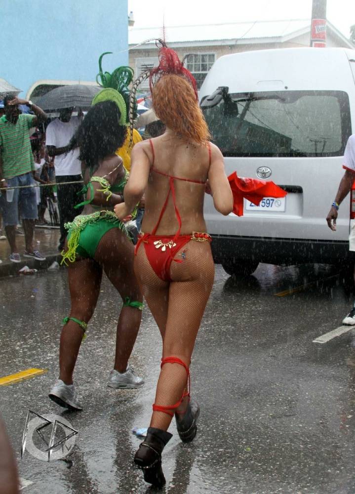 Rihanna Bikini Nip Slip Barbados Festival Photos Leaked - #12
