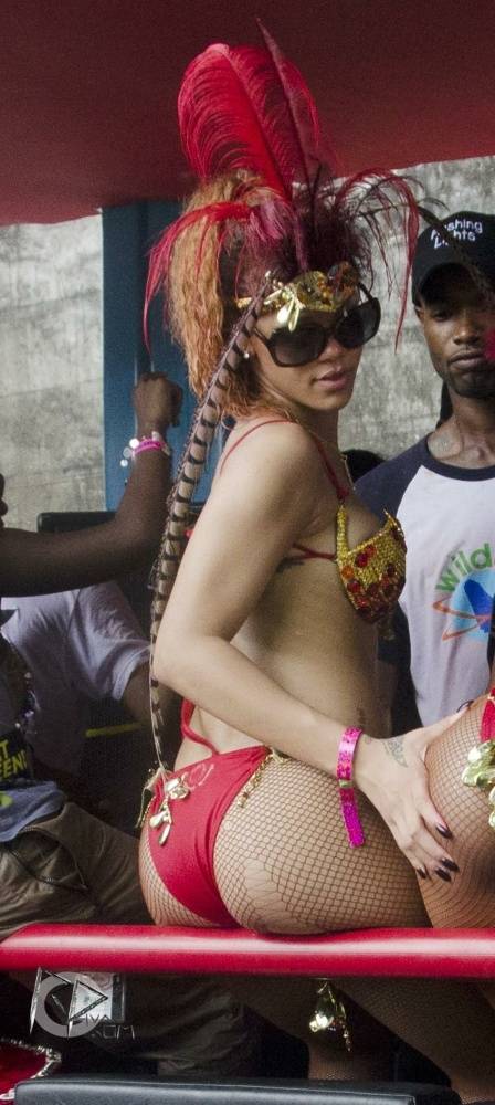 Rihanna Bikini Nip Slip Barbados Festival Photos Leaked - #10