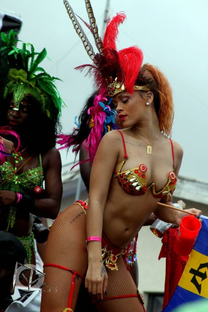 Rihanna Bikini Nip Slip Barbados Festival Photos Leaked - #13