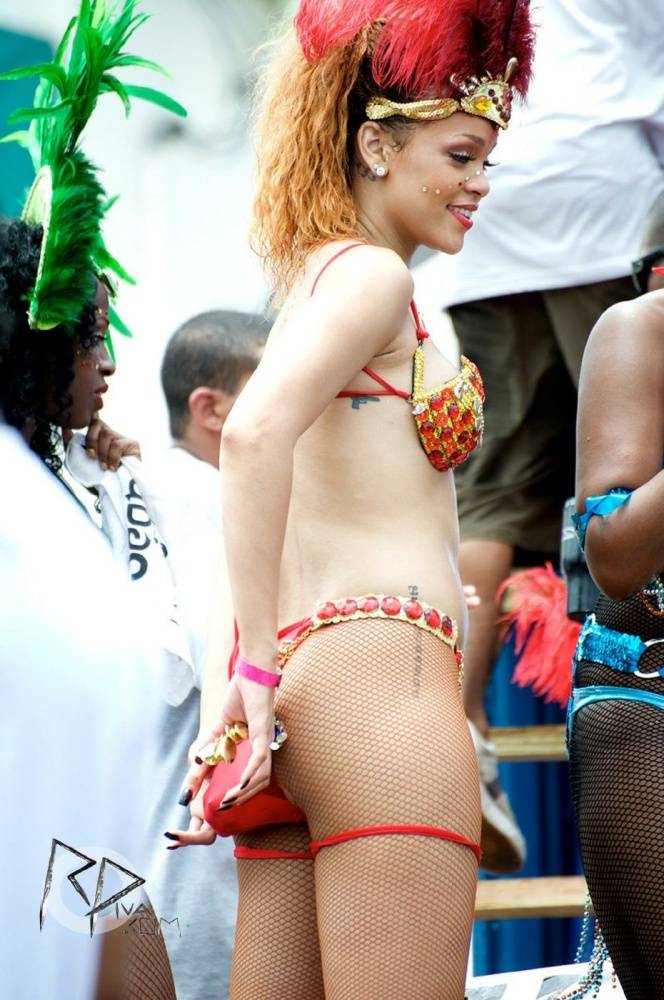 Rihanna Bikini Nip Slip Barbados Festival Photos Leaked - #20
