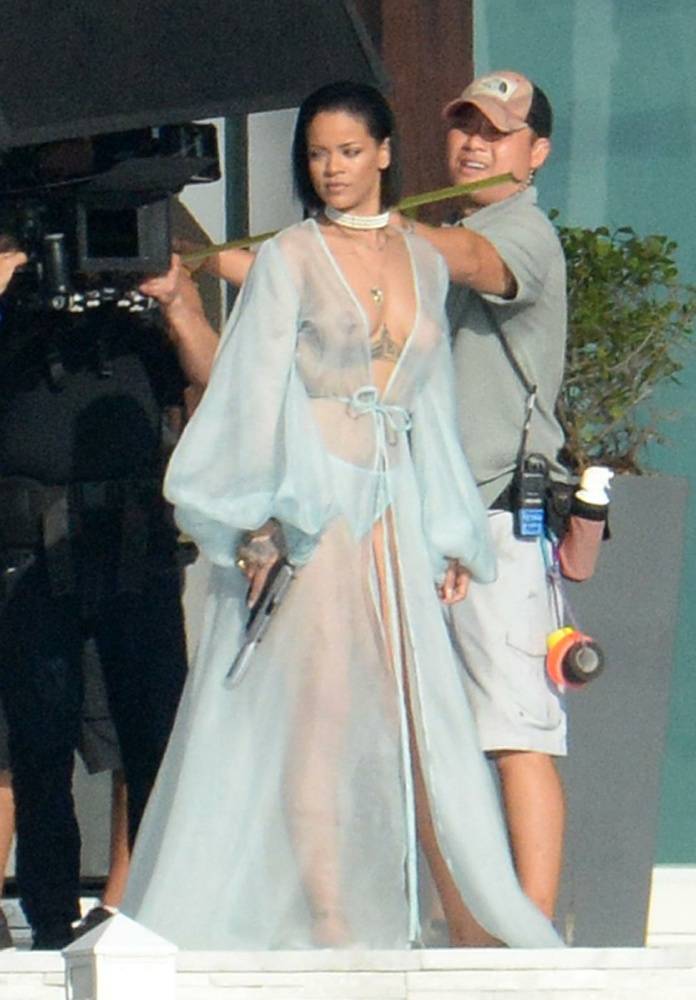 Rihanna Bikini Sheer Robe Nip Slip Photos Leaked - #19