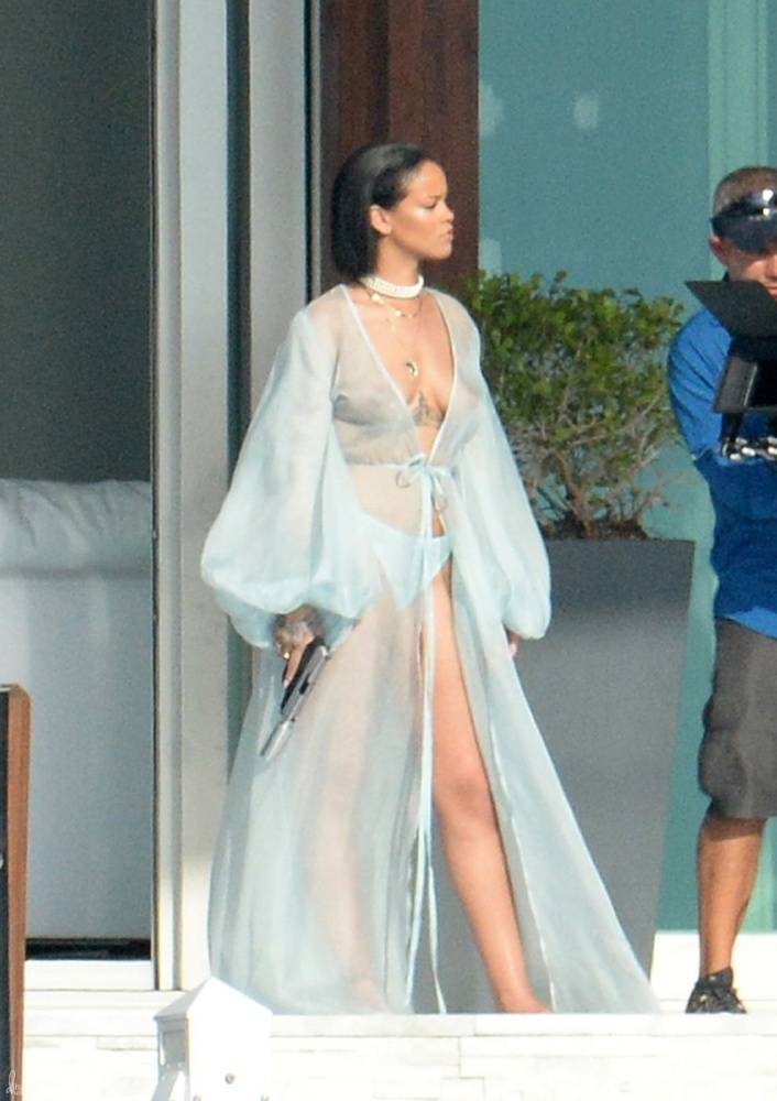 Rihanna Bikini Sheer Robe Nip Slip Photos Leaked - #10