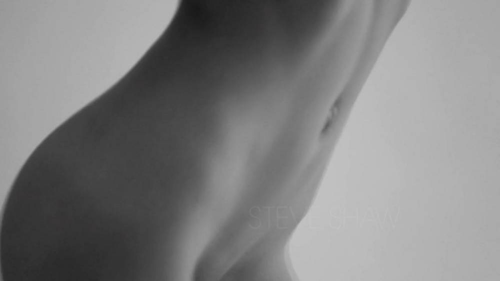 Emily Ratajkowski Treats Nude BTS photo Leaked - #5