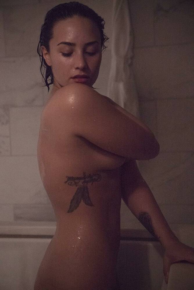 Demi Lovato Nude Magazine Photoshoot Leaked - #7