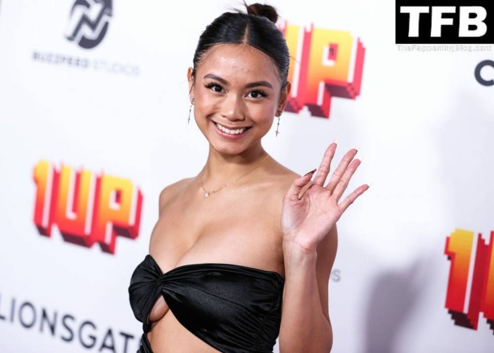 Ylona Garcia Shows Off Her Sexy Tits at the 1C1UP 1D Los Angeles Premiere - #8