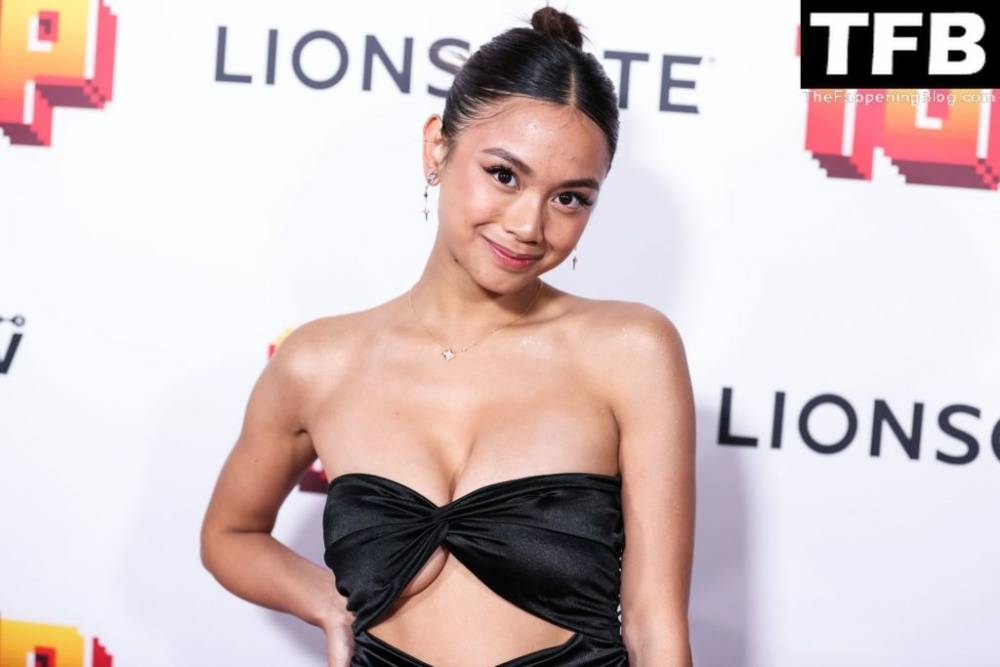 Ylona Garcia Shows Off Her Sexy Tits at the 1C1UP 1D Los Angeles Premiere - #7