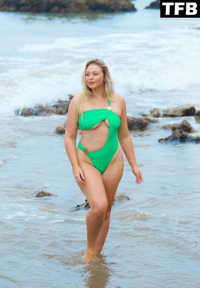 Iskra Lawrence Puts Her Beautiful Curves on Display for a New Malibu Shoot - #9