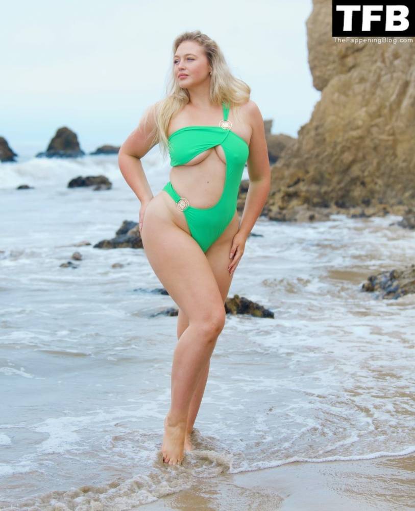 Iskra Lawrence Puts Her Beautiful Curves on Display for a New Malibu Shoot - #4