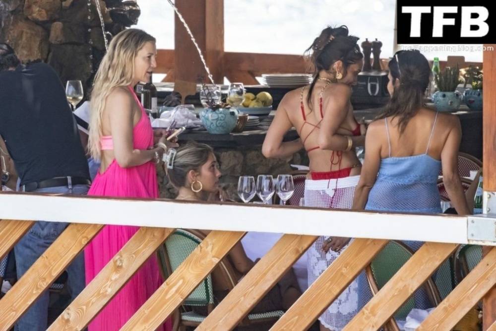 Kate Hudson is Seen on Her Family Trip to Nerano - #15