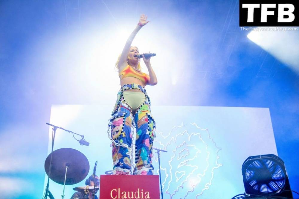 Claudia Bouvette Looks Hot on Stage at the Festival d 19ete de Quebec - #20