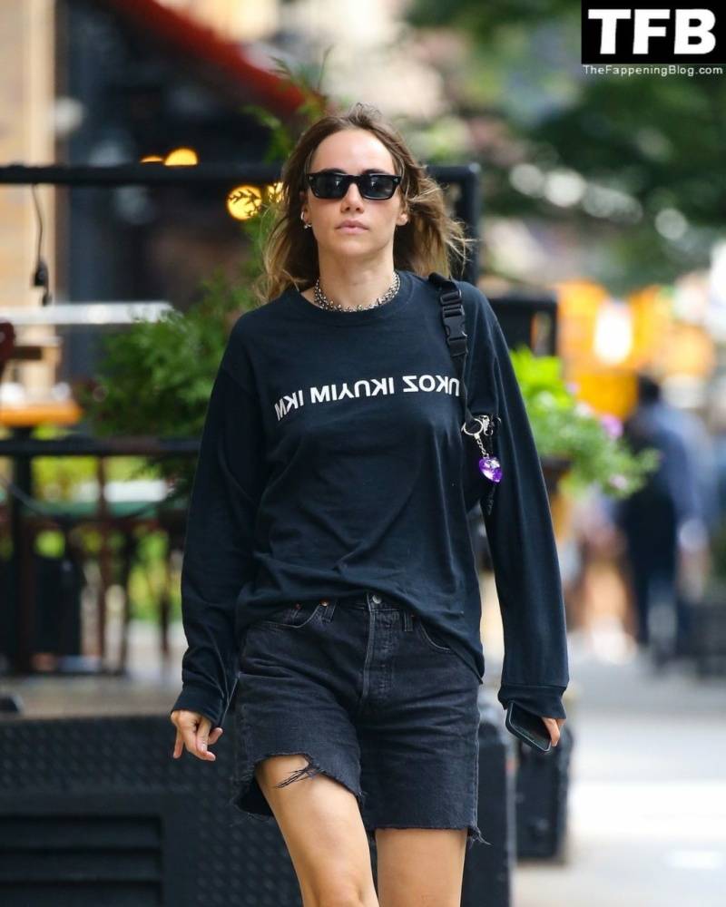 Suki Waterhouse Dons Denim Shorts for a Solo Outing in the Big Apple - #2