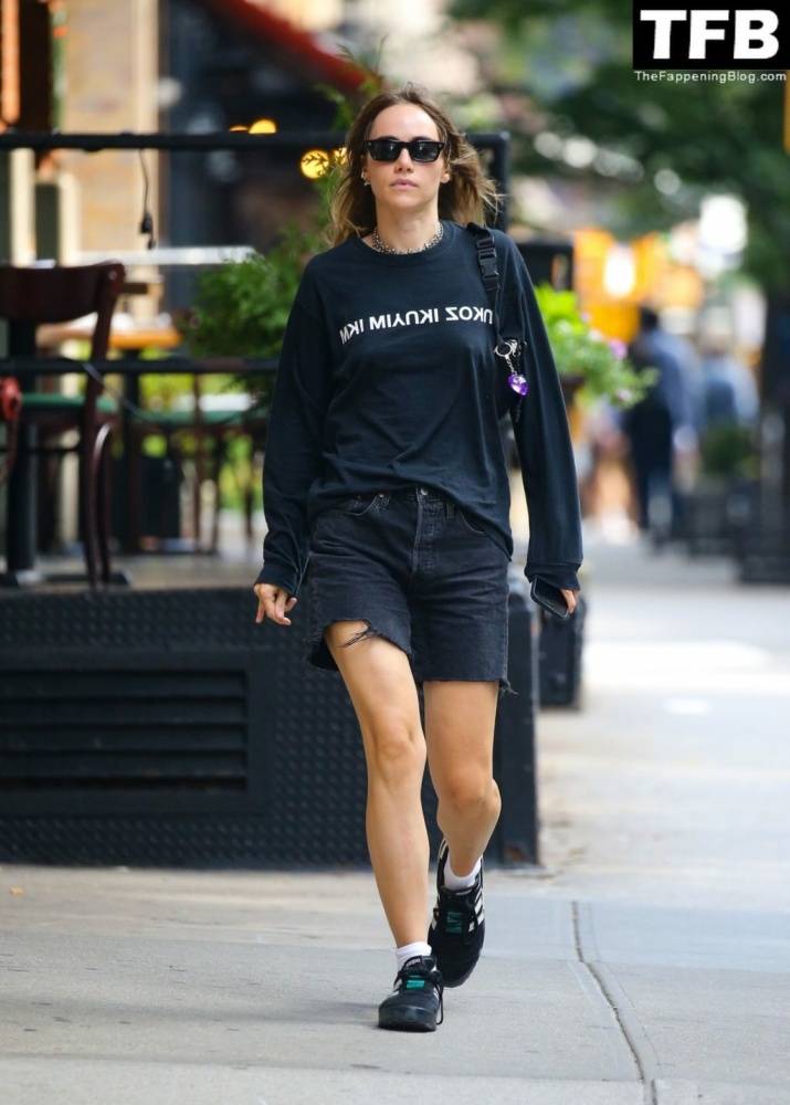 Suki Waterhouse Dons Denim Shorts for a Solo Outing in the Big Apple - #3