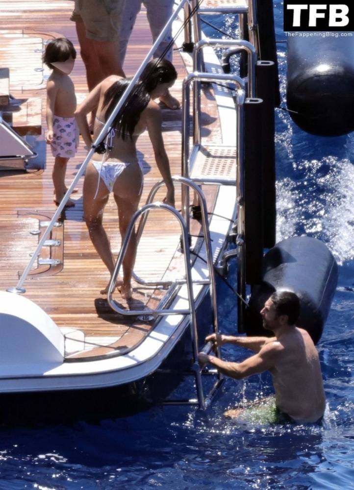 Eva Longoria Shows Off Her Sultry Figure Out on Her Family Holiday in Capri - #14