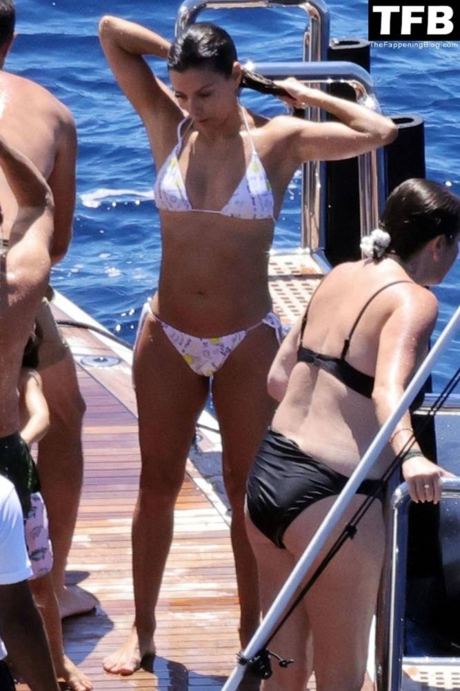 Eva Longoria Shows Off Her Sultry Figure Out on Her Family Holiday in Capri - #4