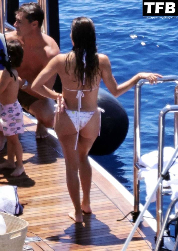 Eva Longoria Shows Off Her Sultry Figure Out on Her Family Holiday in Capri - #11