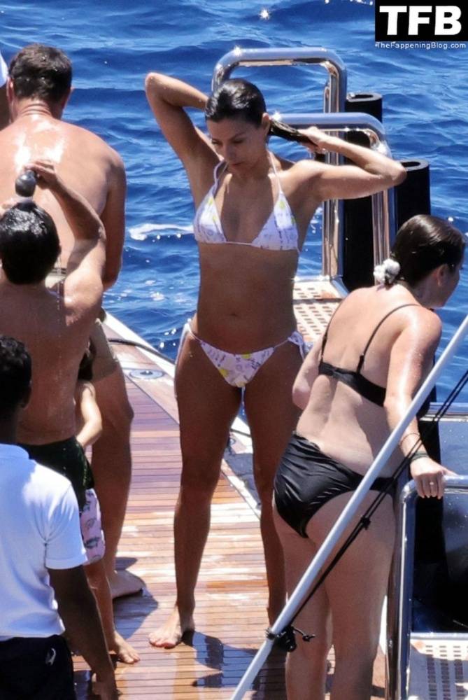 Eva Longoria Shows Off Her Sultry Figure Out on Her Family Holiday in Capri - #3