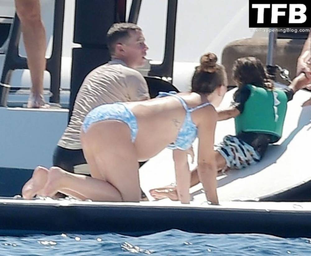 Chloe Green & Manuele Thiella Enjoy a Family Day at Sea in Portofino - #2
