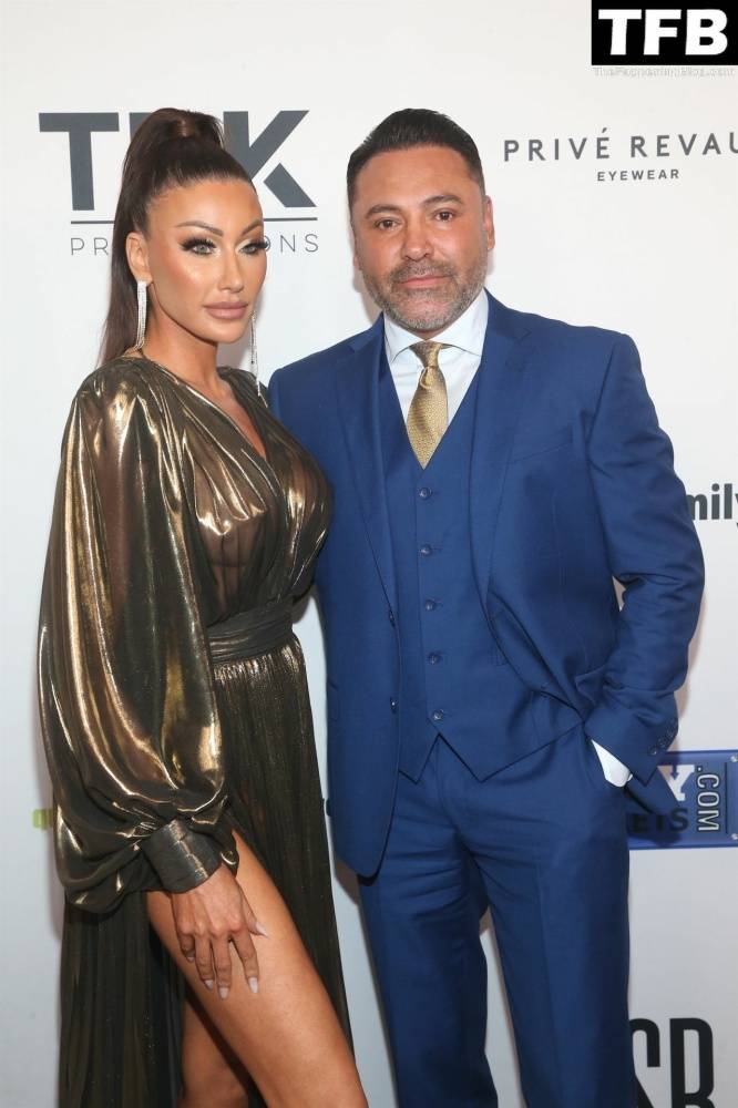 Braless Holly Sonders and Her Famous Boyfriend Oscar De La Hoya Pose at the 2022 Harold and Carole Pump Foundation Gala - #2