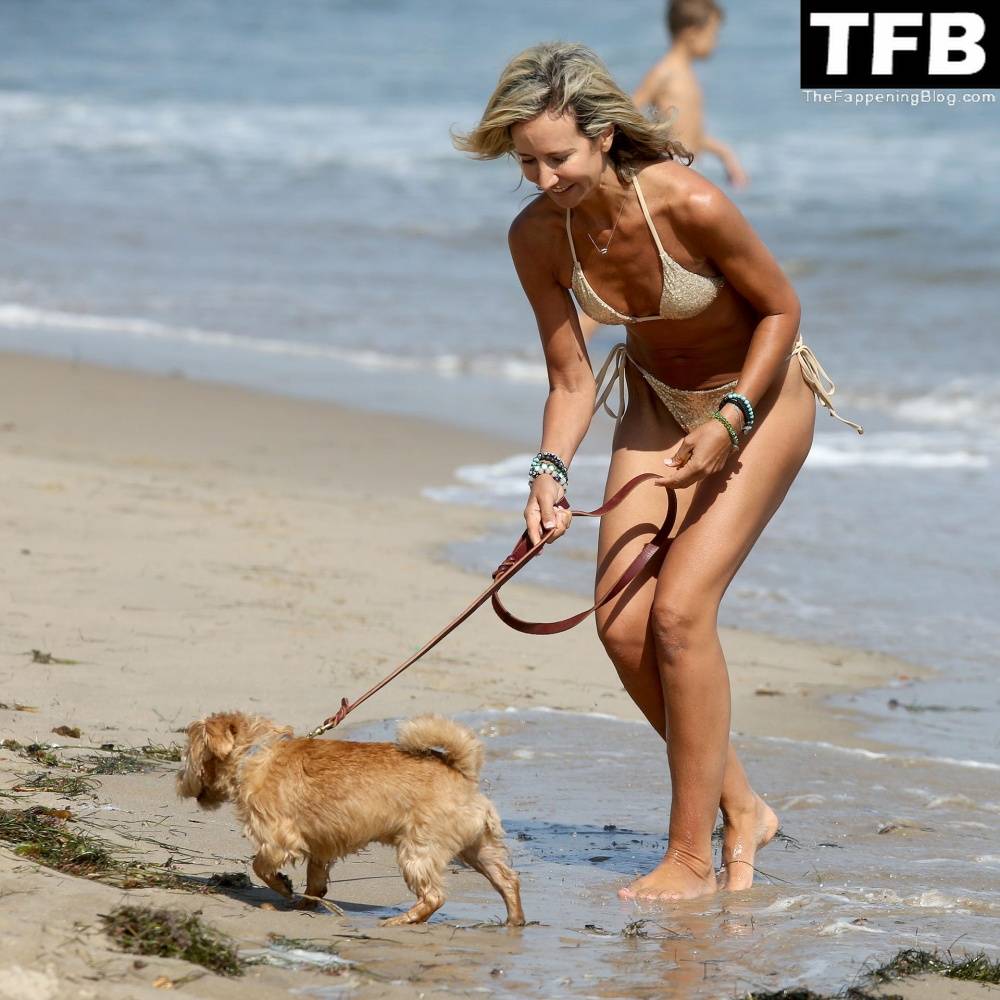 Lady Victoria Hervey Takes Her Norfolk Terrier D 19Artagnan For Beach Stroll in Malibu - #16
