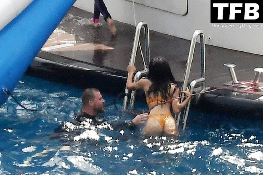 Zoe Kravitz & Channing Tatum Pack on the PDA While on a Romantic Holiday on a Mega Yacht in Italy - #9