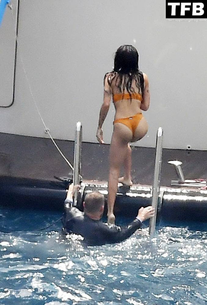 Zoe Kravitz & Channing Tatum Pack on the PDA While on a Romantic Holiday on a Mega Yacht in Italy - #21