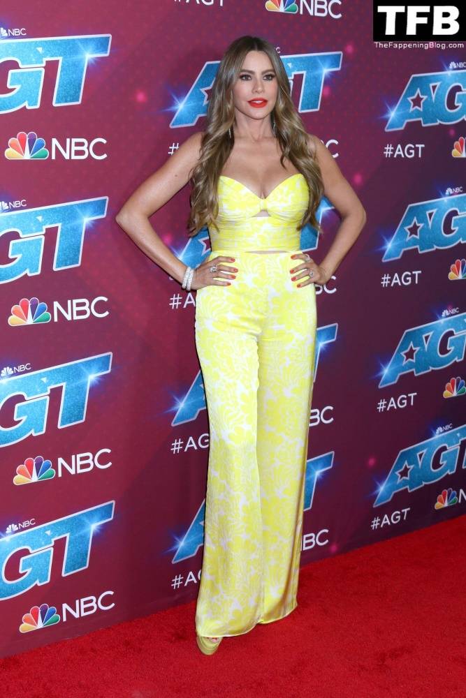 Sofi­a Vergara Flaunts Her Cleavage at the Red Carpet of the 1CAmerica 19s Got Talent 1D Season 17 Live Show - #18