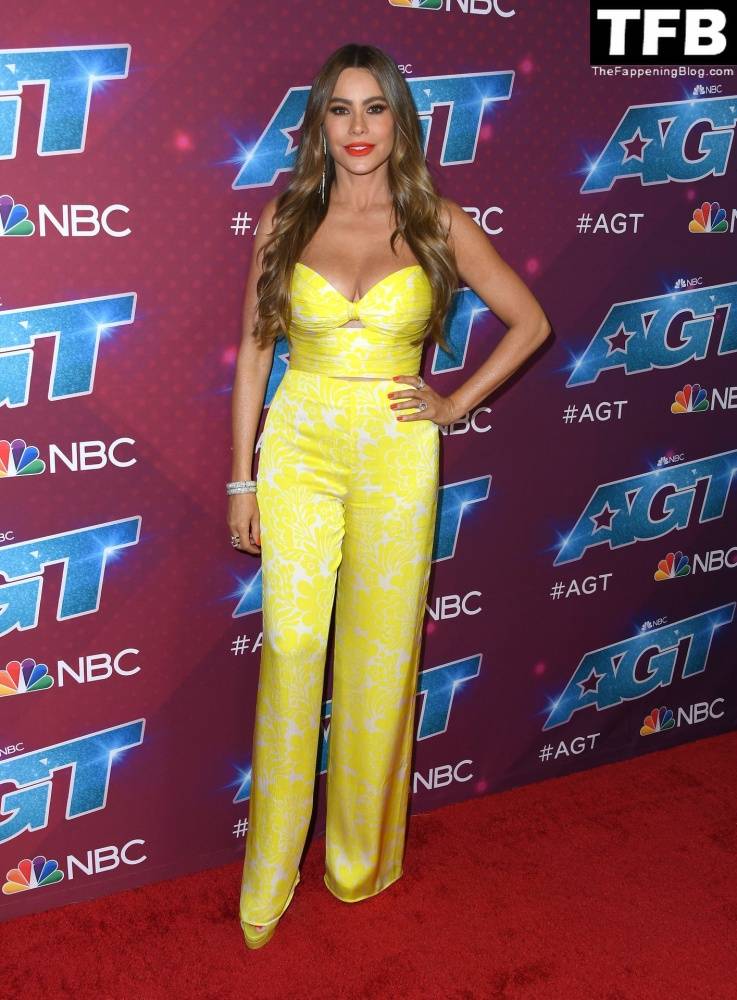 Sofi­a Vergara Flaunts Her Cleavage at the Red Carpet of the 1CAmerica 19s Got Talent 1D Season 17 Live Show - #29
