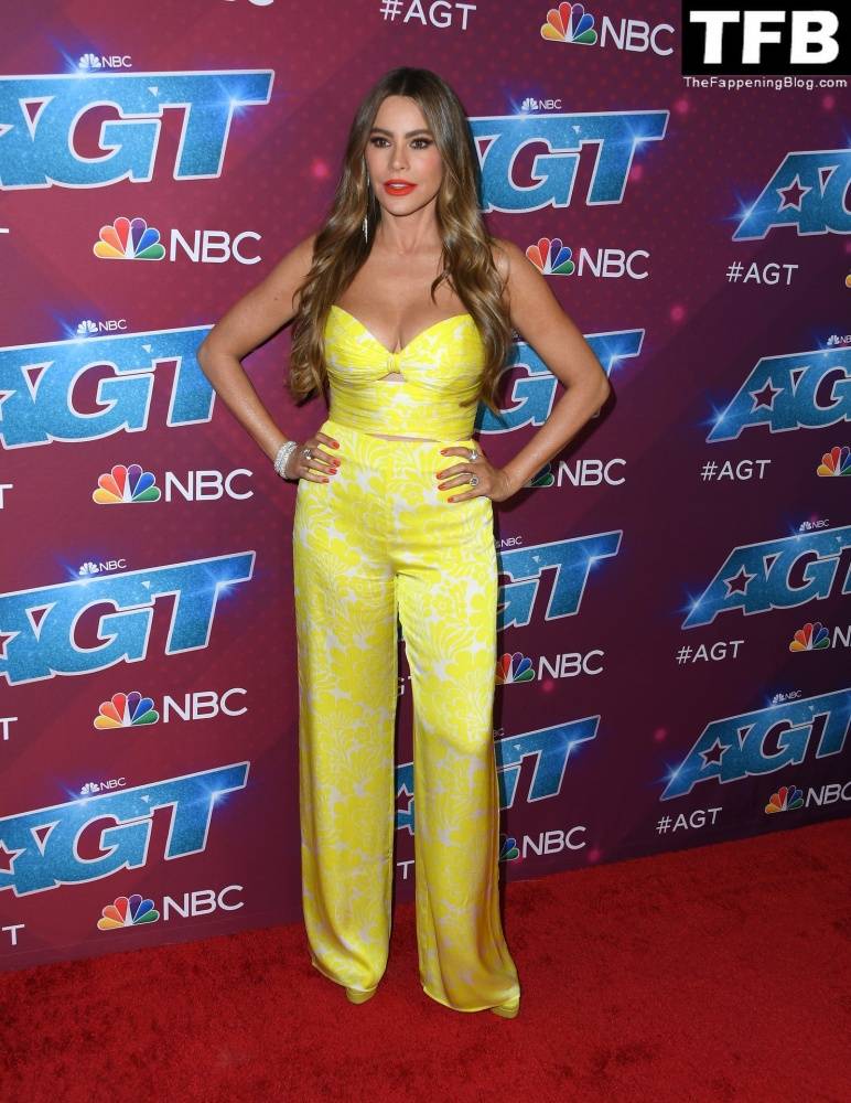 Sofi­a Vergara Flaunts Her Cleavage at the Red Carpet of the 1CAmerica 19s Got Talent 1D Season 17 Live Show - #37
