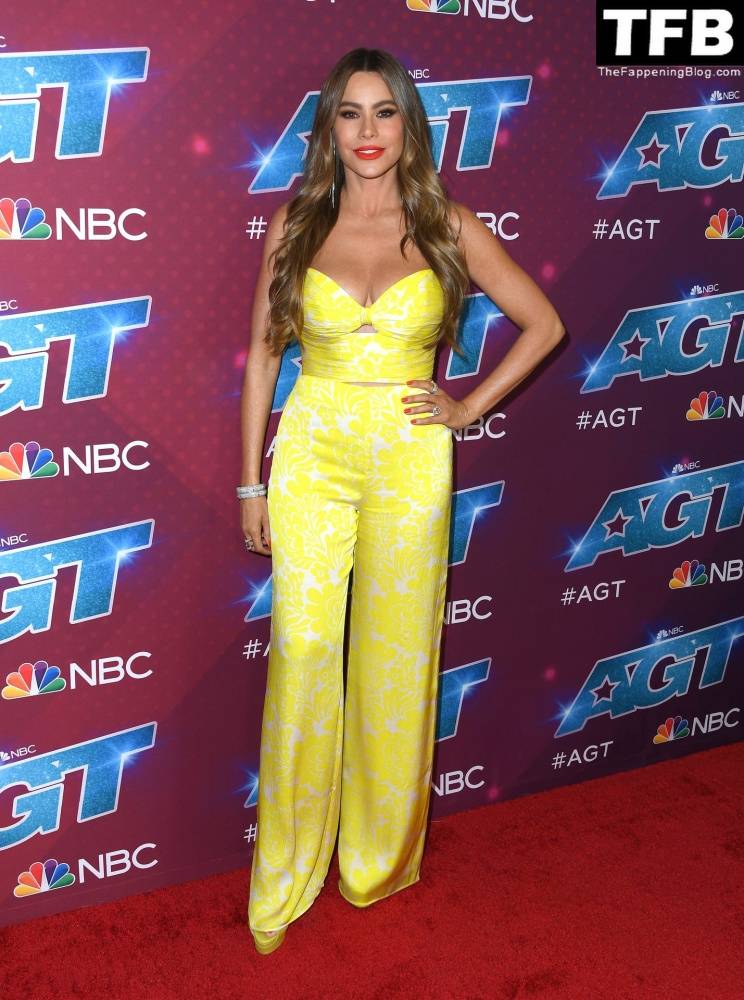 Sofi­a Vergara Flaunts Her Cleavage at the Red Carpet of the 1CAmerica 19s Got Talent 1D Season 17 Live Show - #3