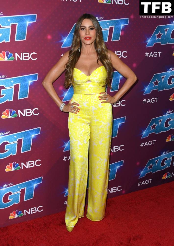 Sofi­a Vergara Flaunts Her Cleavage at the Red Carpet of the 1CAmerica 19s Got Talent 1D Season 17 Live Show - #56