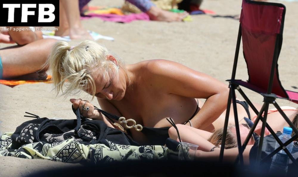 Sarah Connor Flashes Her Nude Breasts on the Beach - #8
