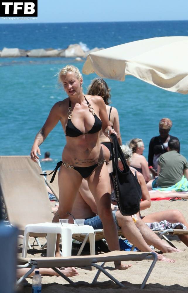 Sarah Connor Flashes Her Nude Breasts on the Beach - #4