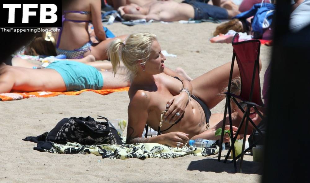 Sarah Connor Flashes Her Nude Breasts on the Beach - #7