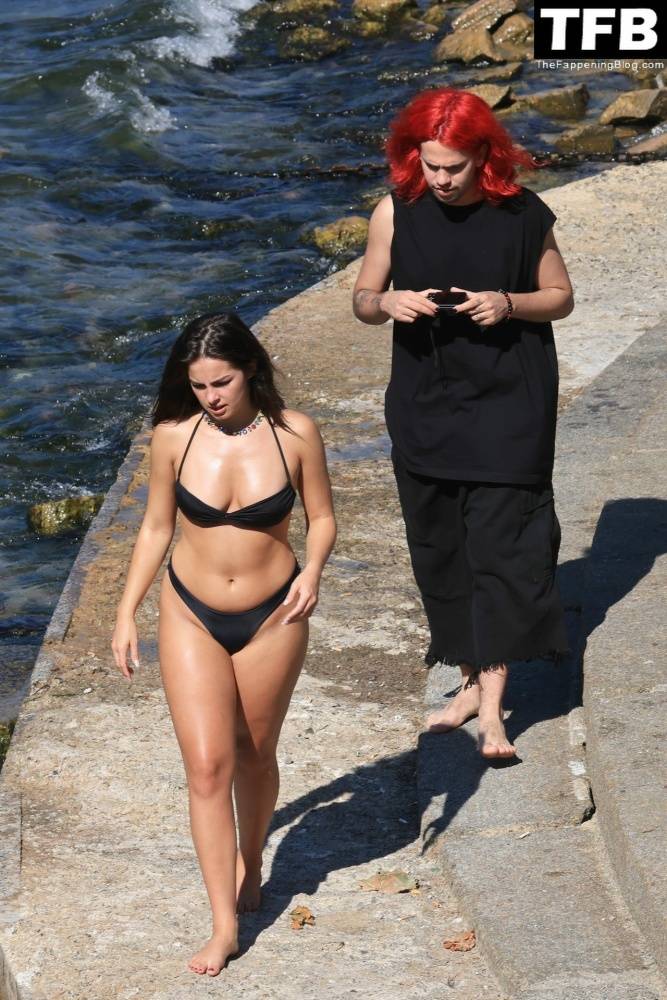 Addison Rae Displays Her Curves in a Black Bikini on Holiday with Omer Fedi on Lake Como - #38