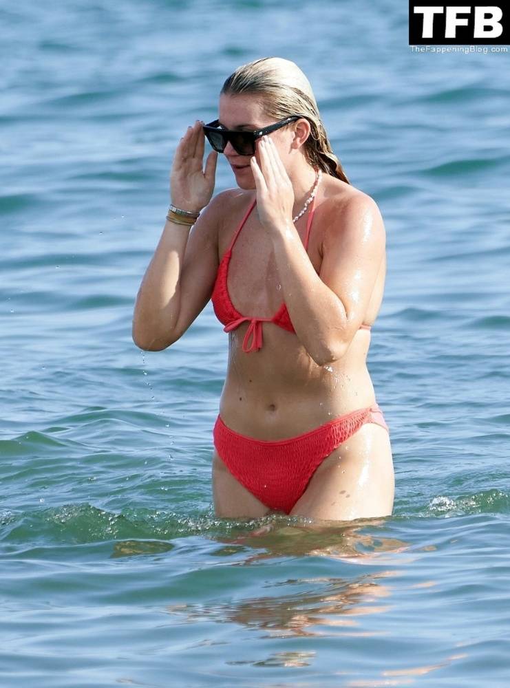 Alessia Russo is Pictured Relaxing on Holiday in Italy - #19