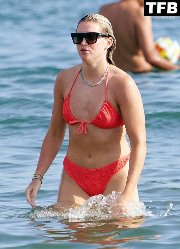 Alessia Russo is Pictured Relaxing on Holiday in Italy - #24
