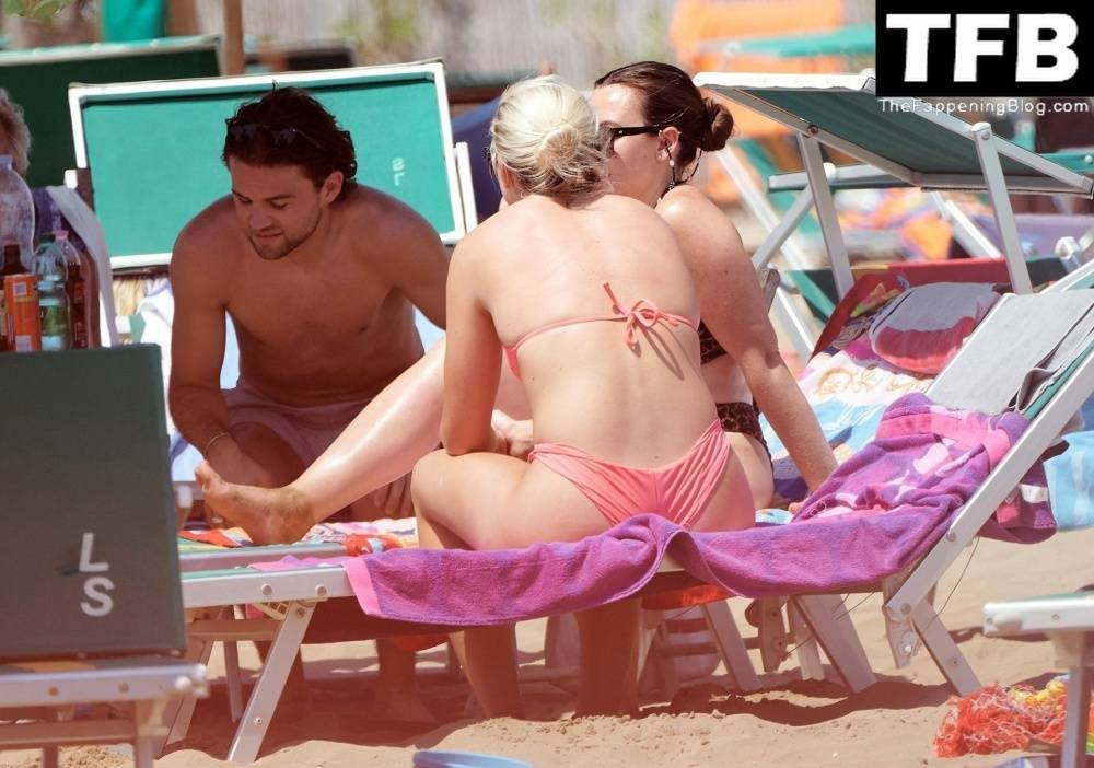 Alessia Russo is Pictured Relaxing on Holiday in Italy - #36