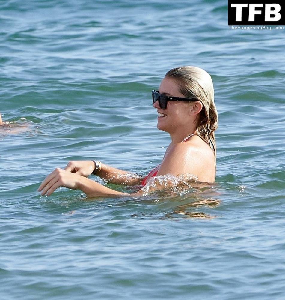Alessia Russo is Pictured Relaxing on Holiday in Italy - #6